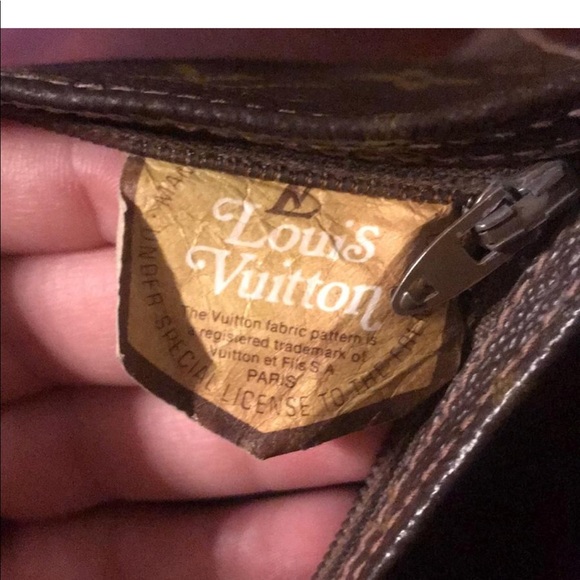 Louis Vuitton monogram toiletry pouch 26 - Picture 2 of 2